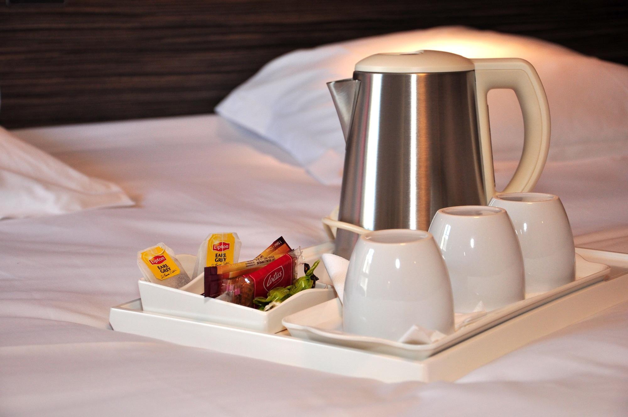 Logis Hotel A La Bonne Auberge Laval  Zewnętrze zdjęcie