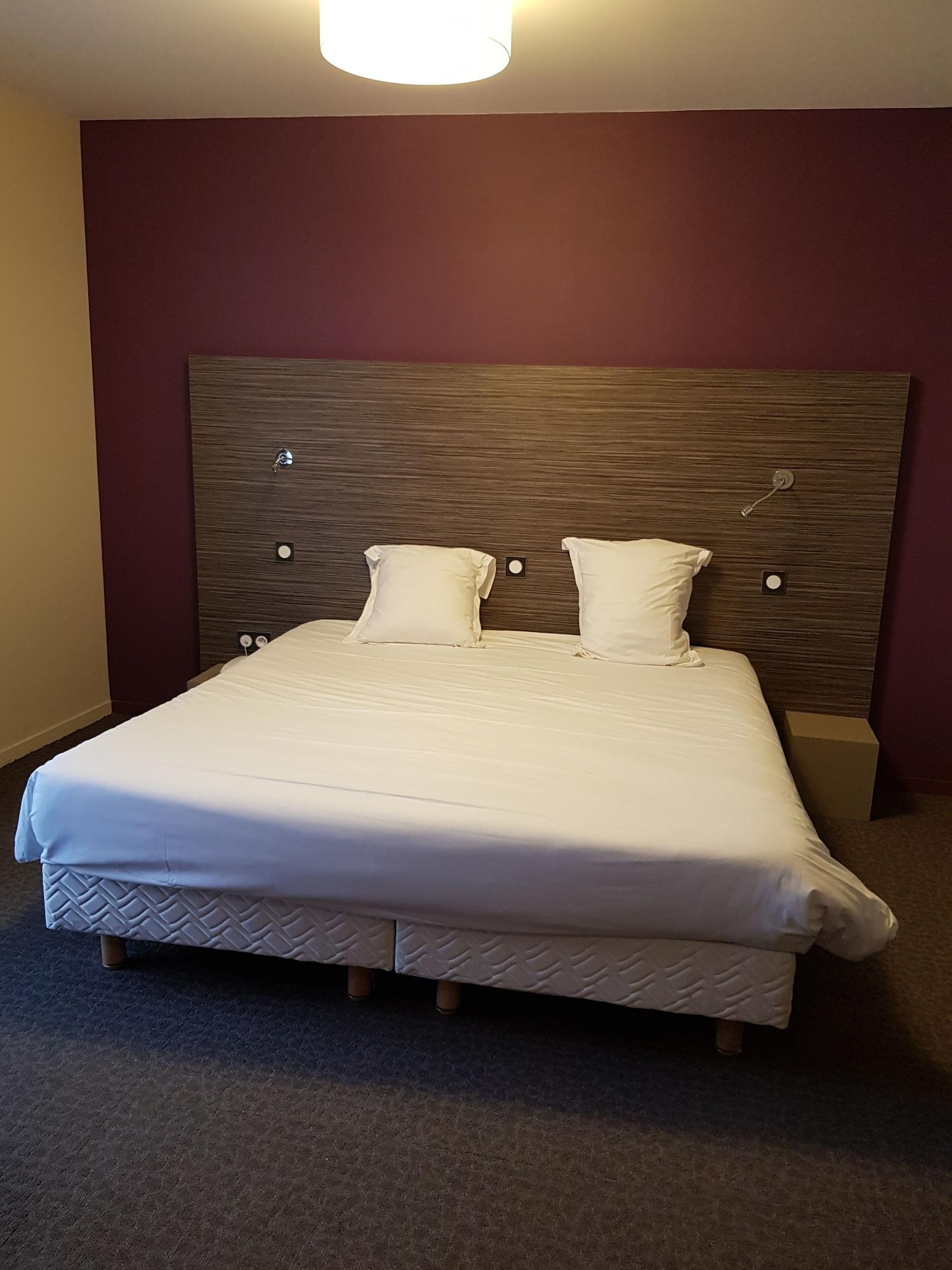Logis Hotel A La Bonne Auberge Laval  Zewnętrze zdjęcie