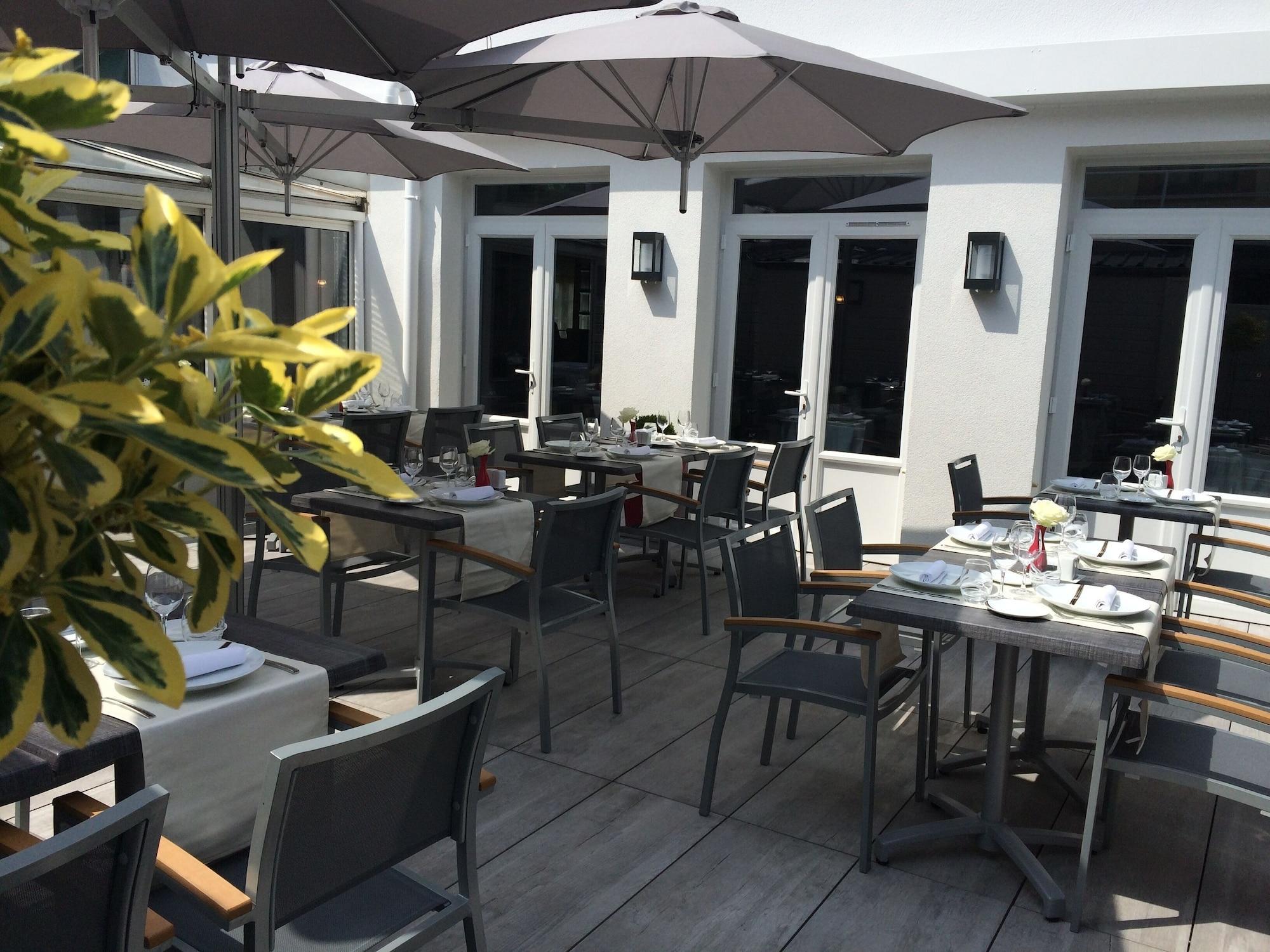 Logis Hotel A La Bonne Auberge Laval  Zewnętrze zdjęcie