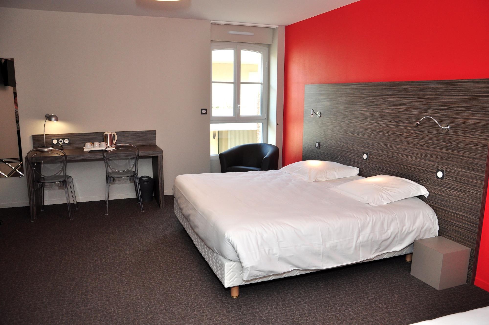 Logis Hotel A La Bonne Auberge Laval  Zewnętrze zdjęcie